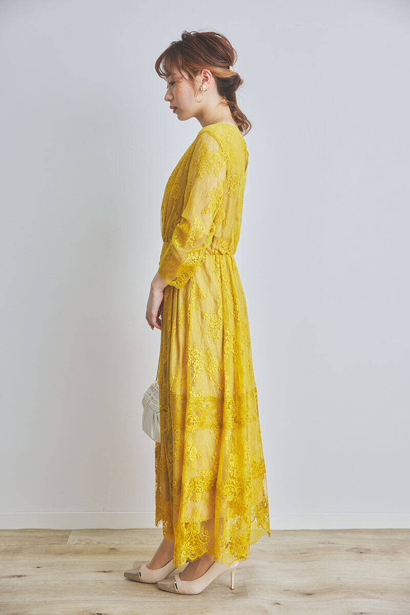 イエローのティアードレースドレス