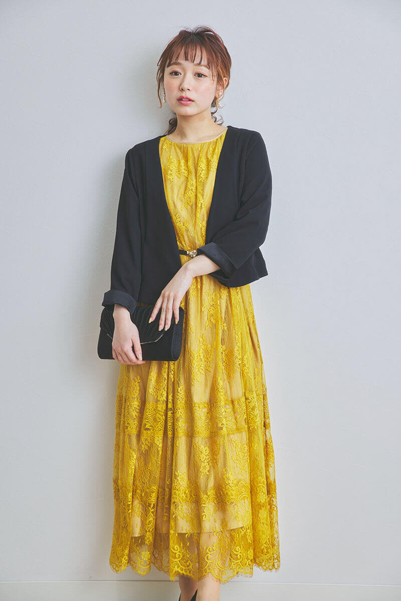 イエローのティアードレースドレス