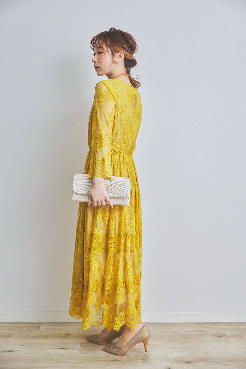 イエローのティアードレースドレス