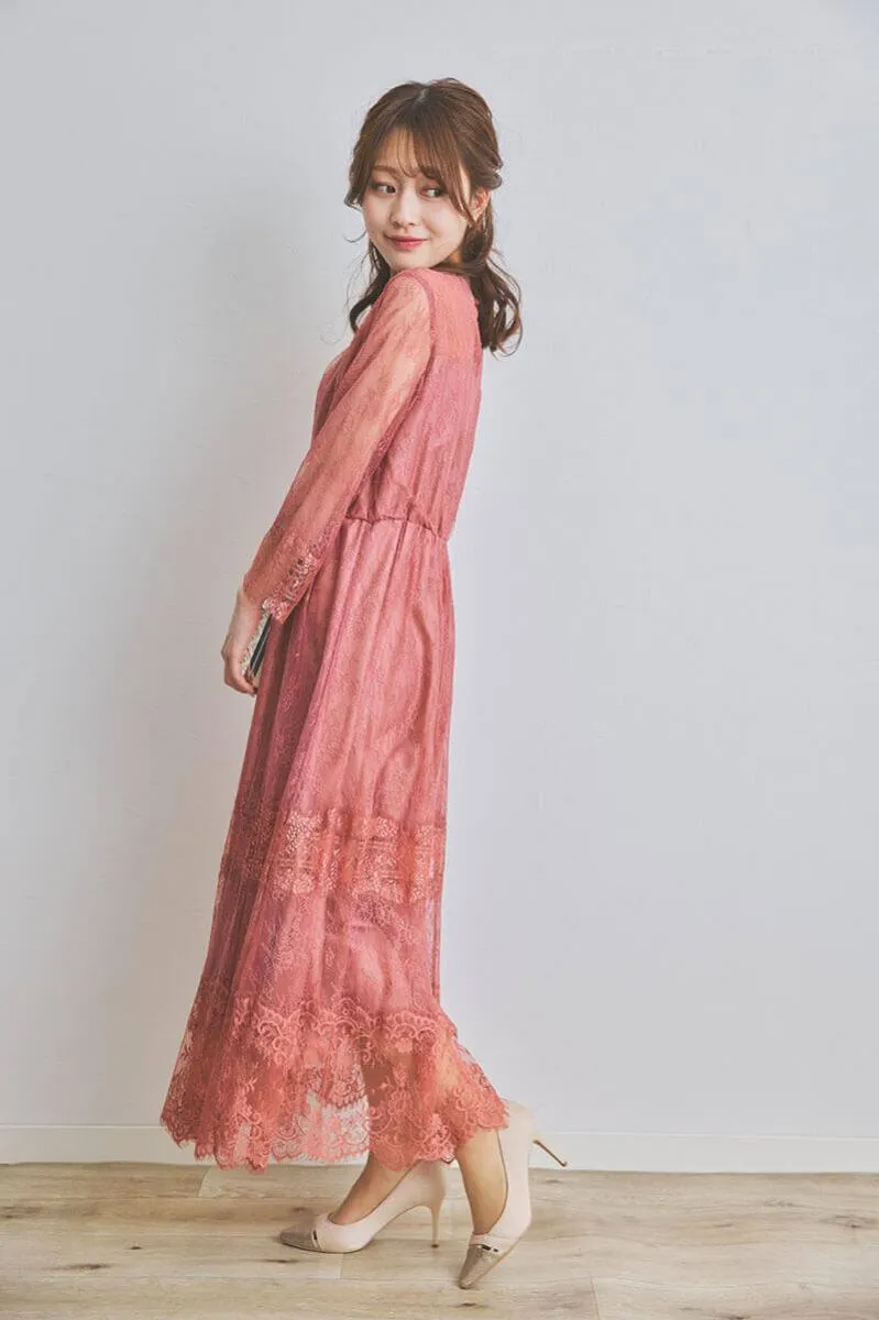 チェリーピンクのティアードレースドレス