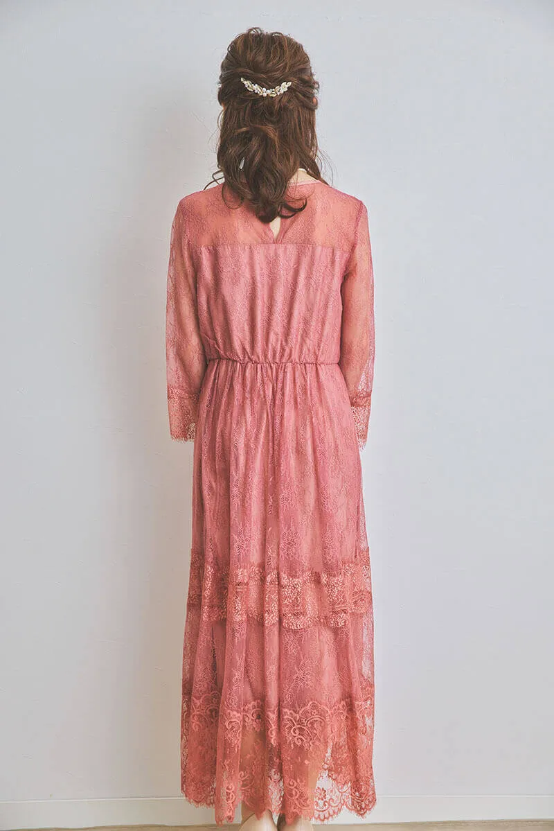チェリーピンクのティアードレースドレス
