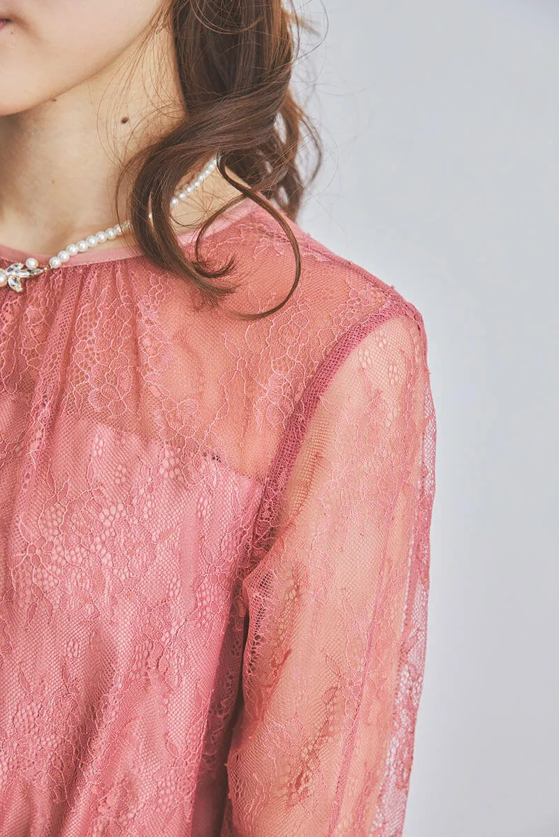 チェリーピンクのティアードレースドレス