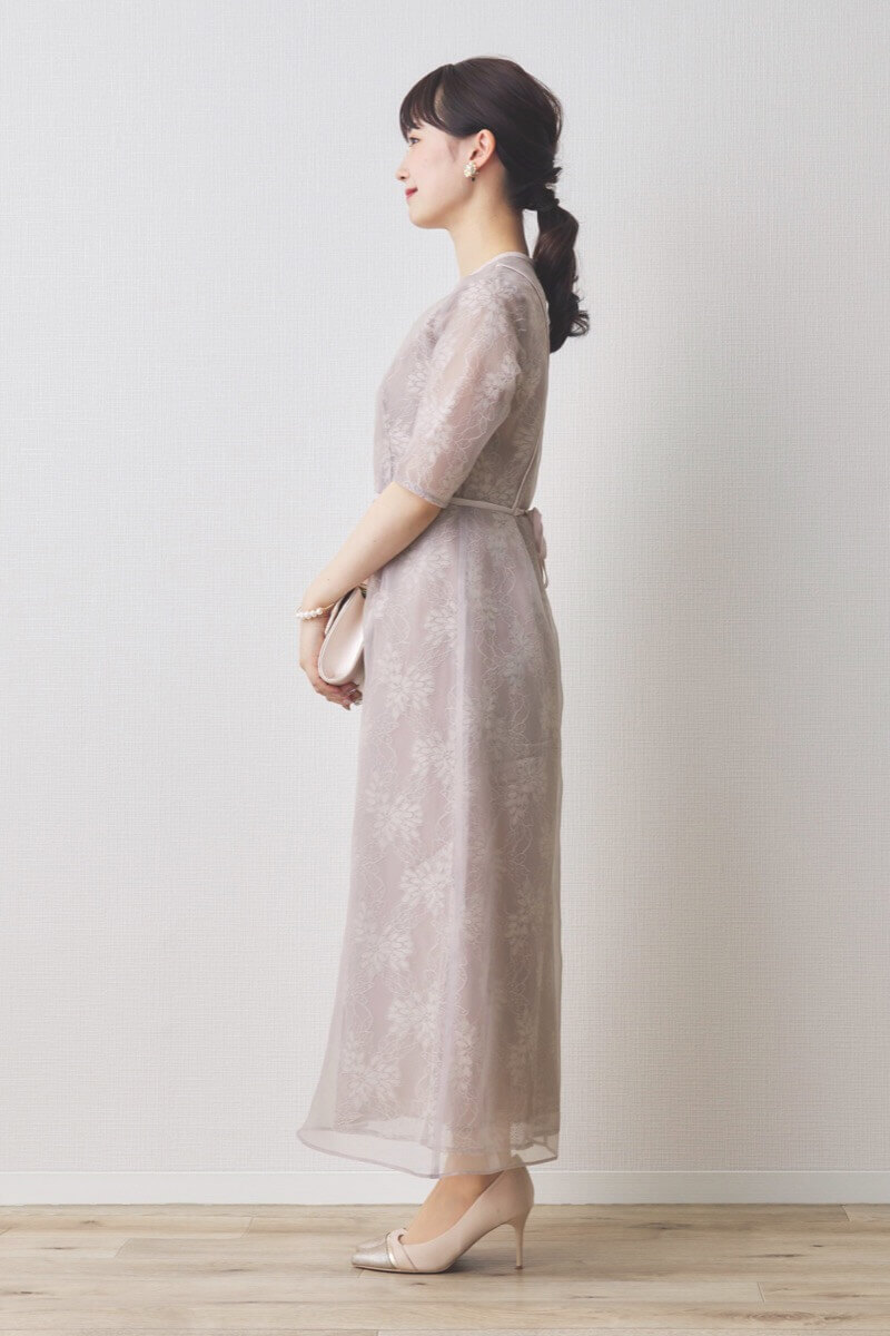 ピンクのシアーレースパイピングドレス