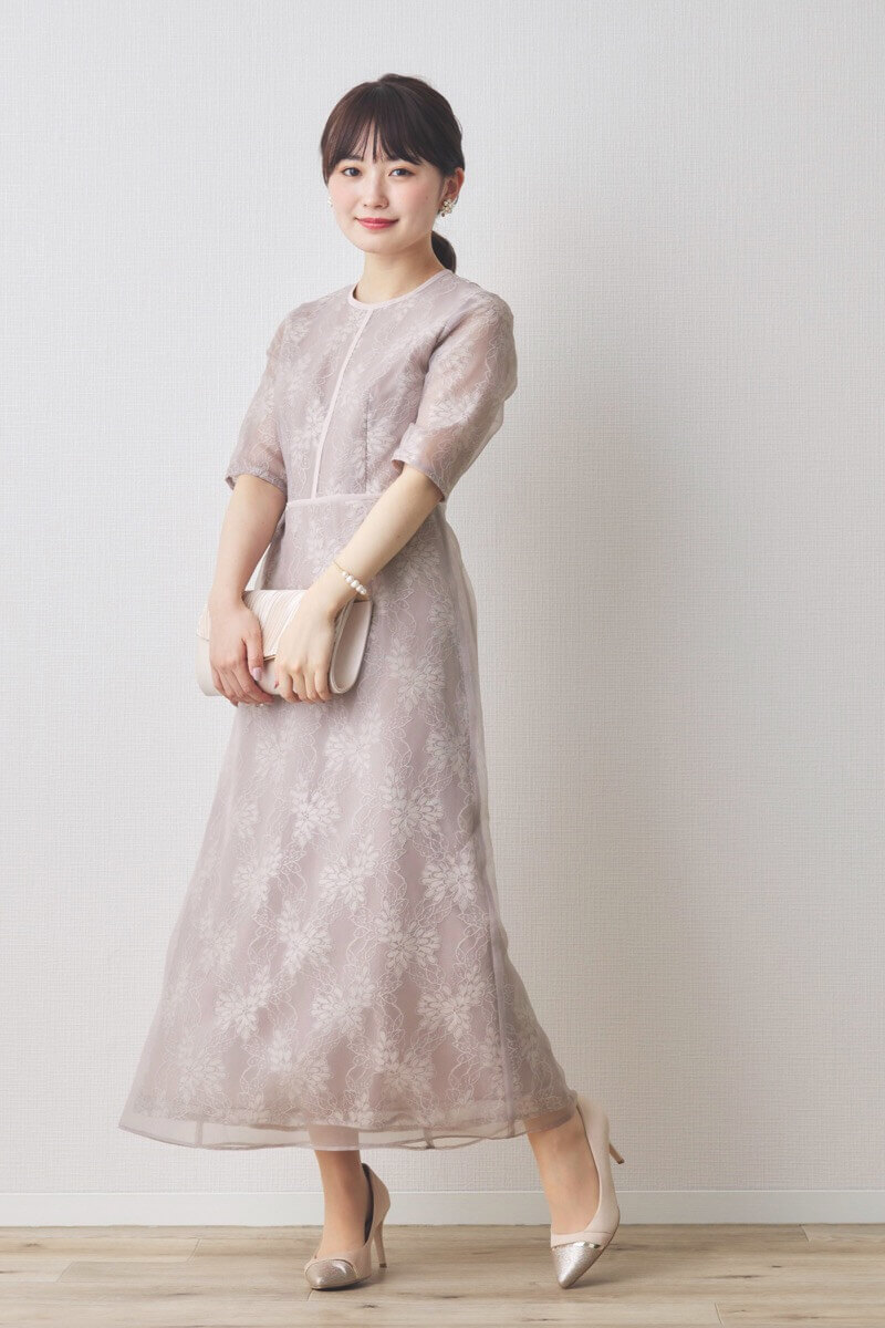 ピンクのシアーレースパイピングドレス