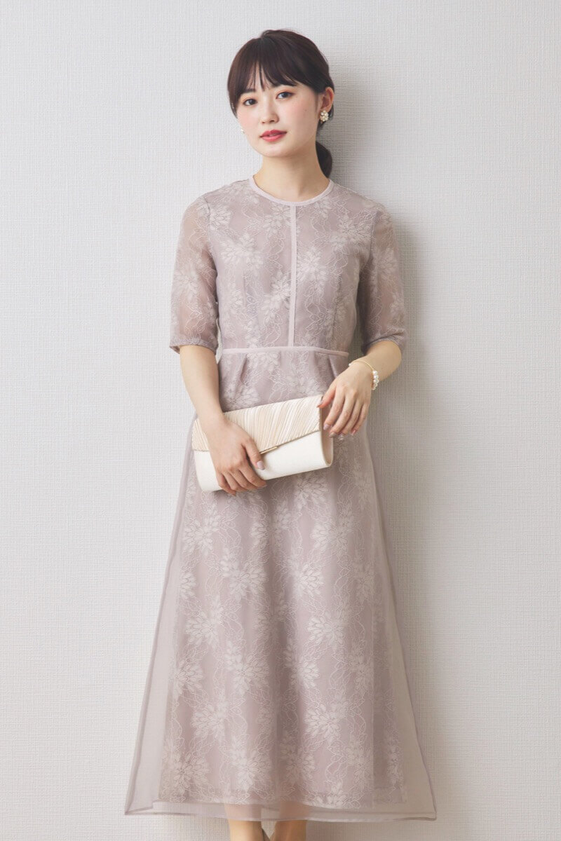 ピンクのシアーレースパイピングドレス
