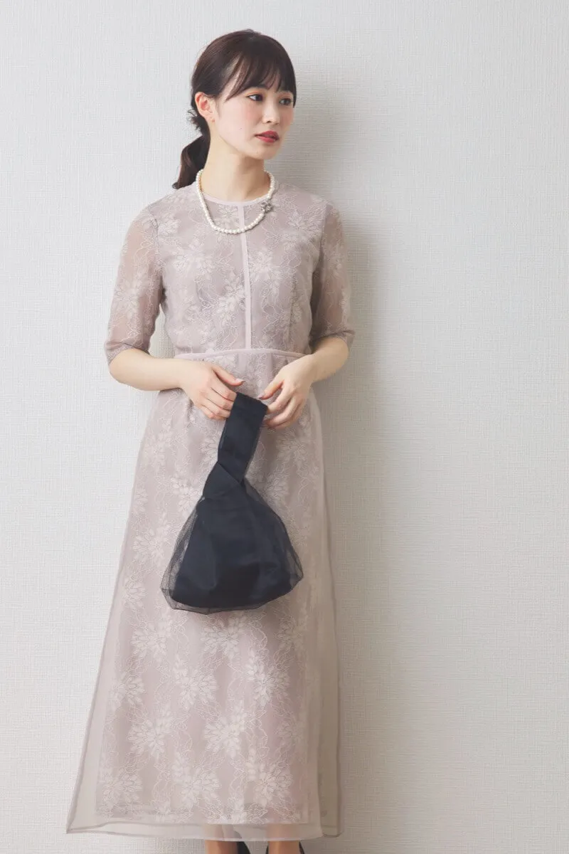 ピンクのシアーレースパイピングドレス