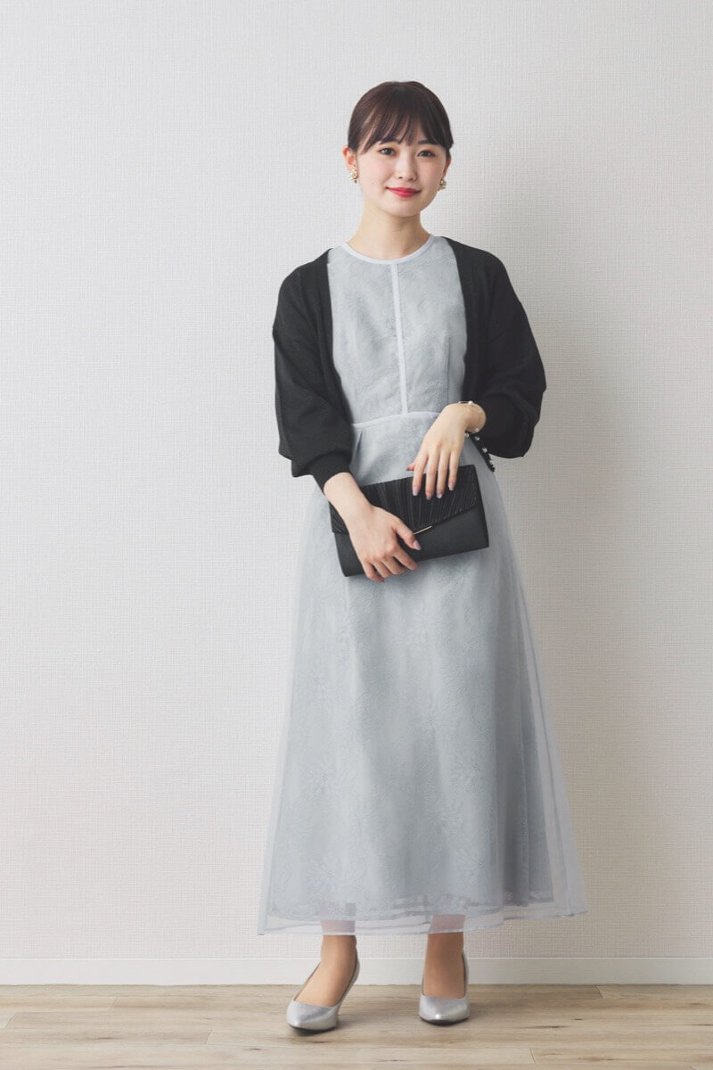 ブルーグレーのシアーレースパイピングドレス