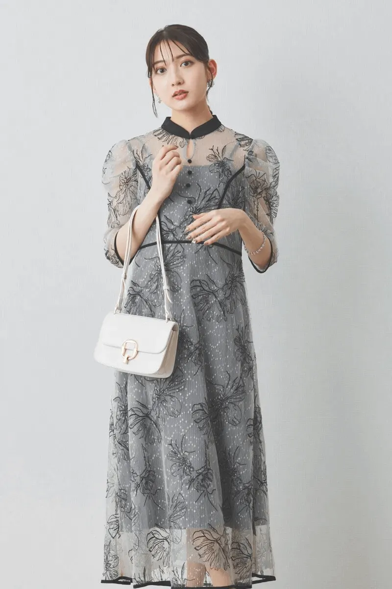 ブルーの配色フラワーレースパイピングドレス