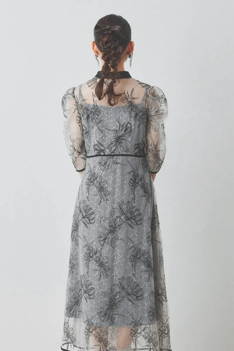 ブルーの配色フラワーレースパイピングドレス