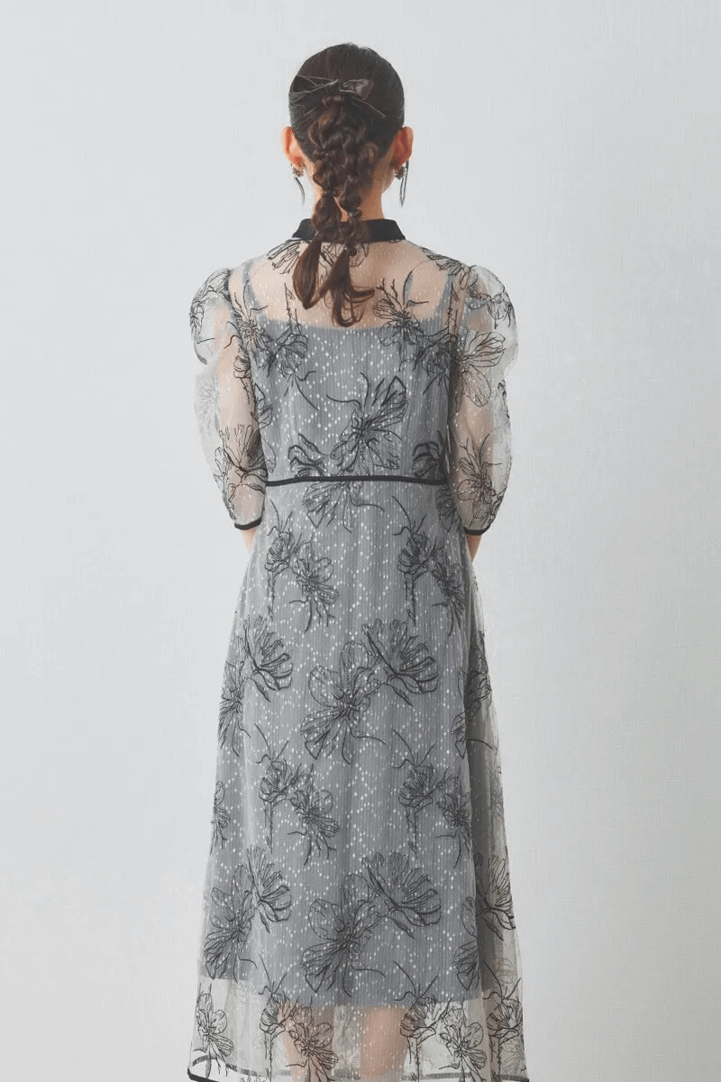 ブルーの配色フラワーレースパイピングドレス