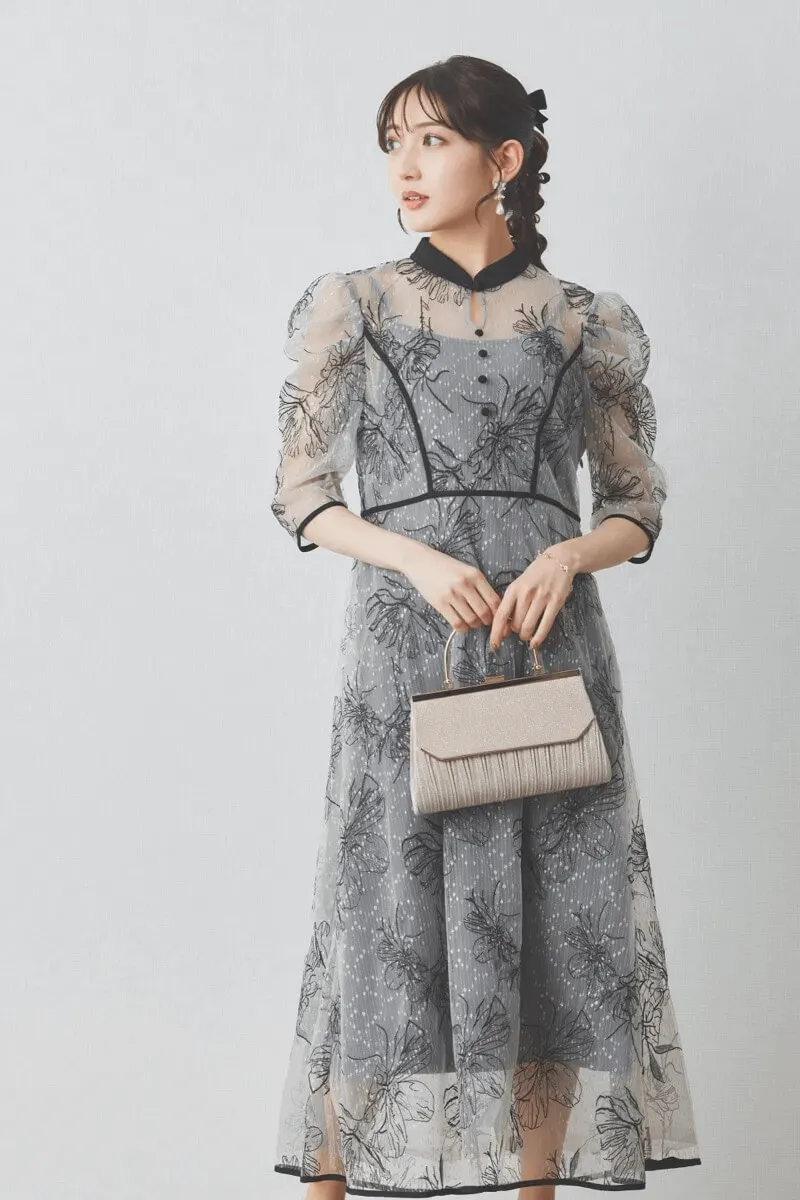 ブルーの配色フラワーレースパイピングドレス