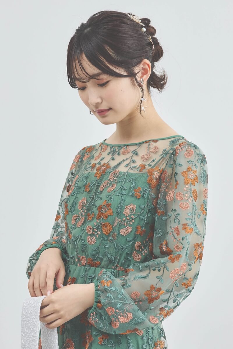 グリーンのフラワーエンブロイダリーオーガンジードレス
