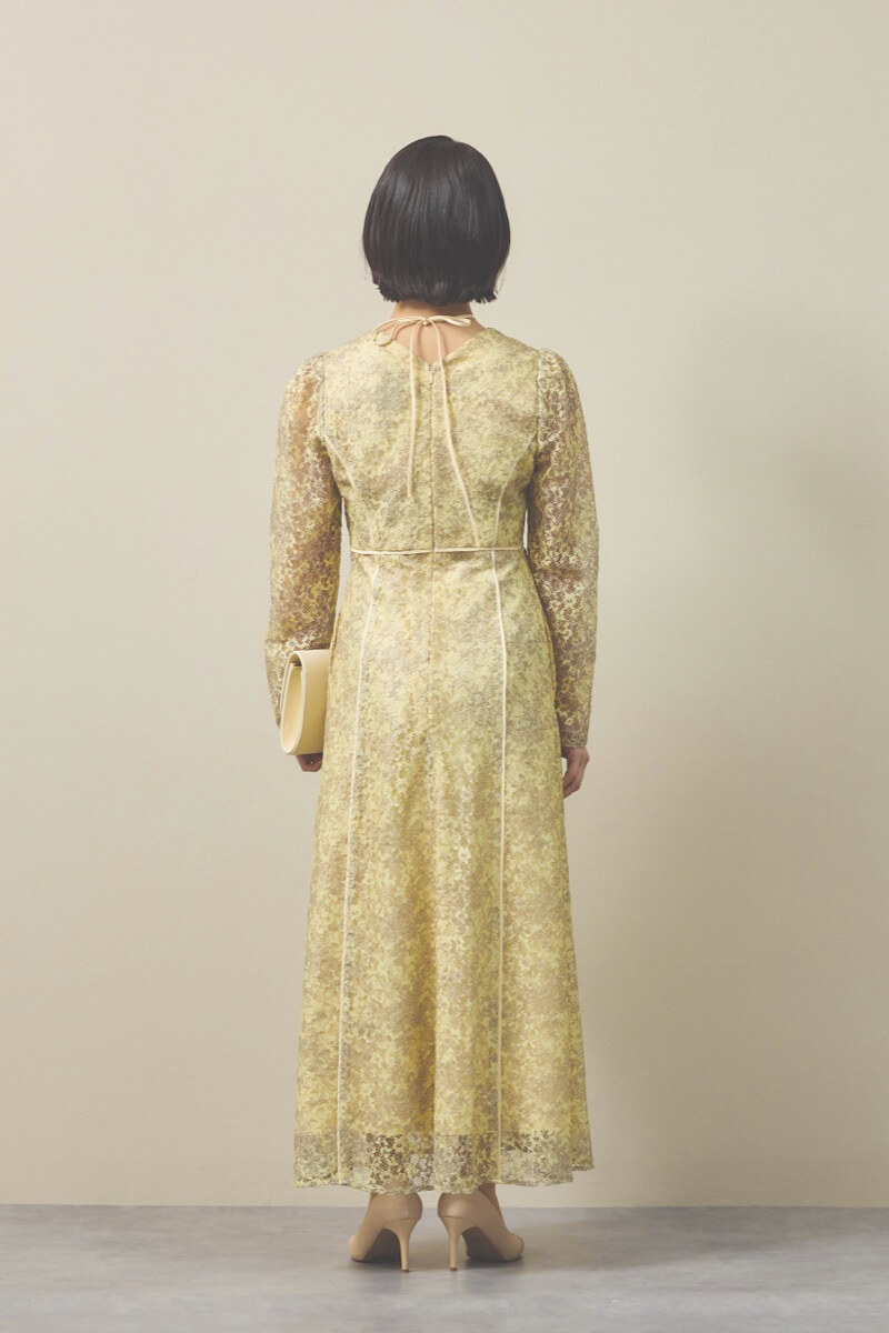 イエローのレースプリントドレス