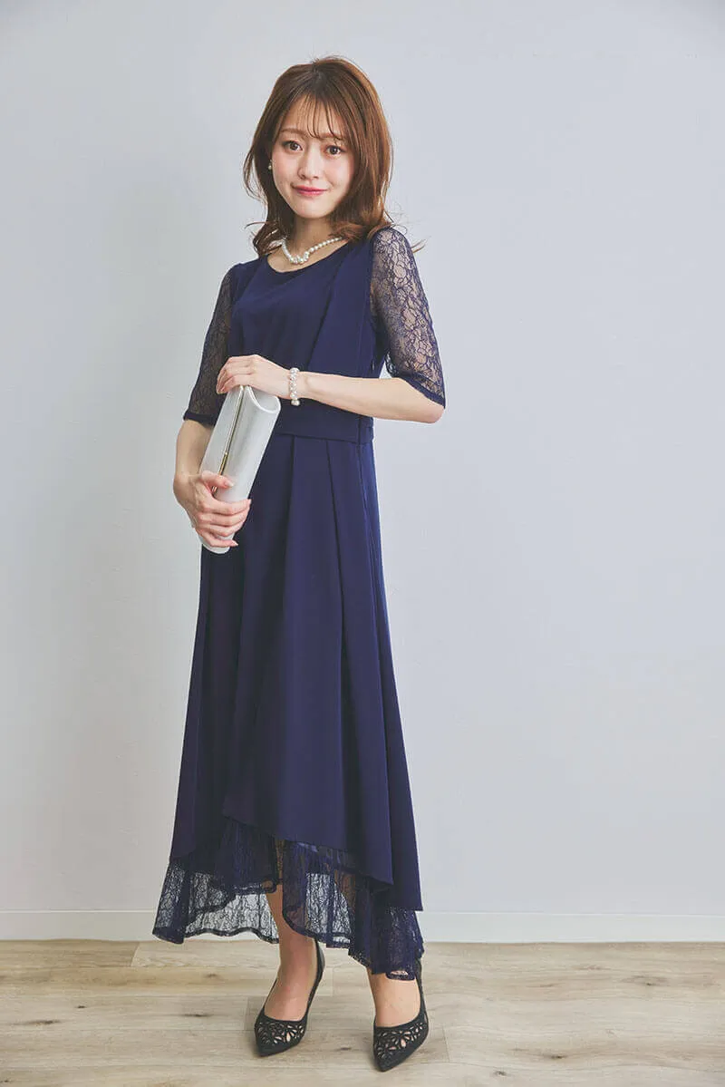 ネイビーのウエストモチーフベルトドレス