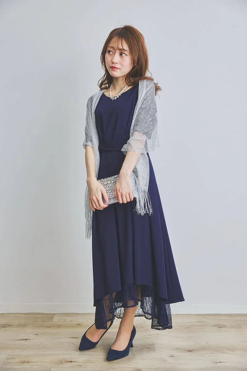 ネイビーのウエストモチーフベルトドレス