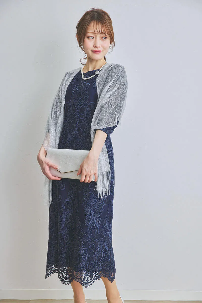 ネイビーのエンブロイダリーコクーンドレス