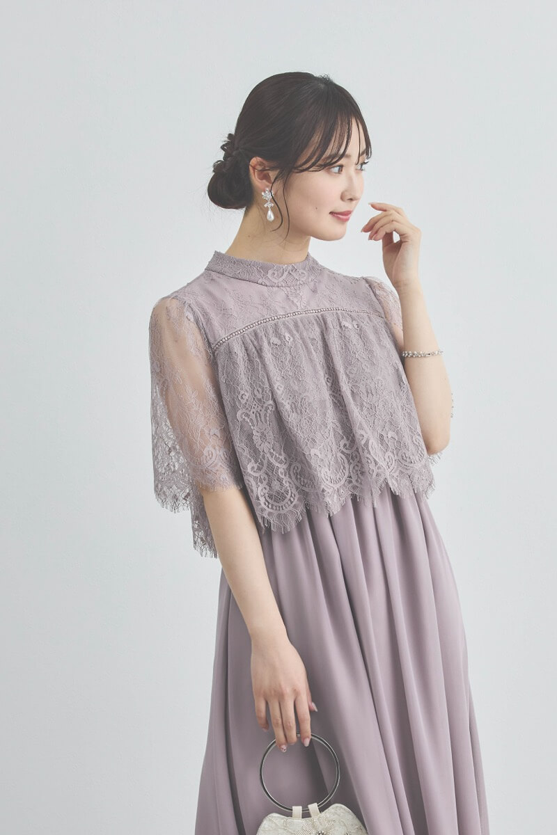 モーヴピンクの授乳口付きハイネックレースドレス