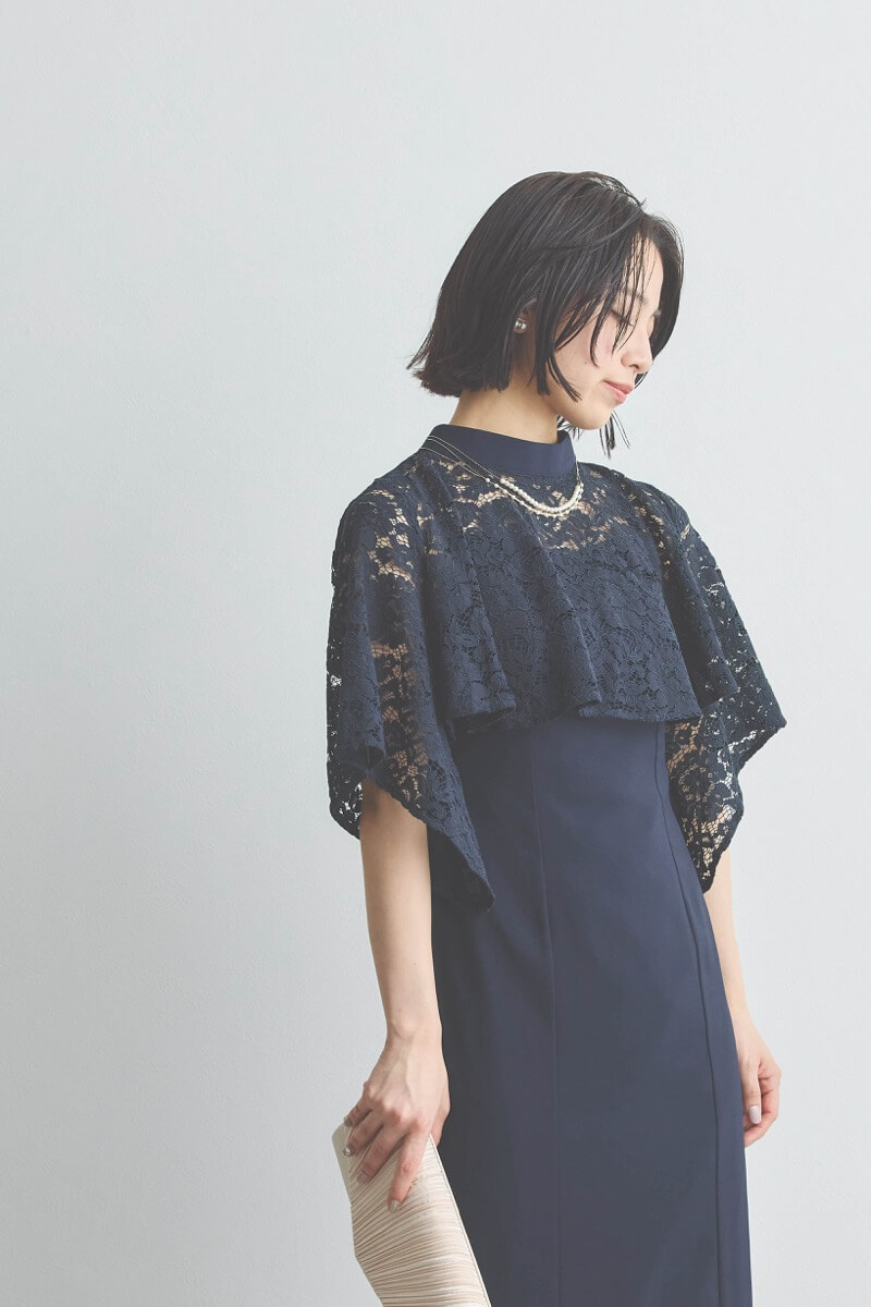 ネイビーのレーストップス付きIラインドレス