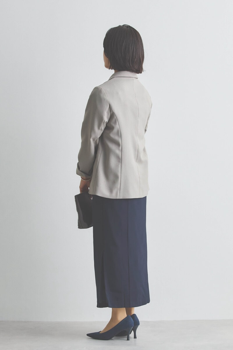 ネイビーのレーストップス付きIラインドレス