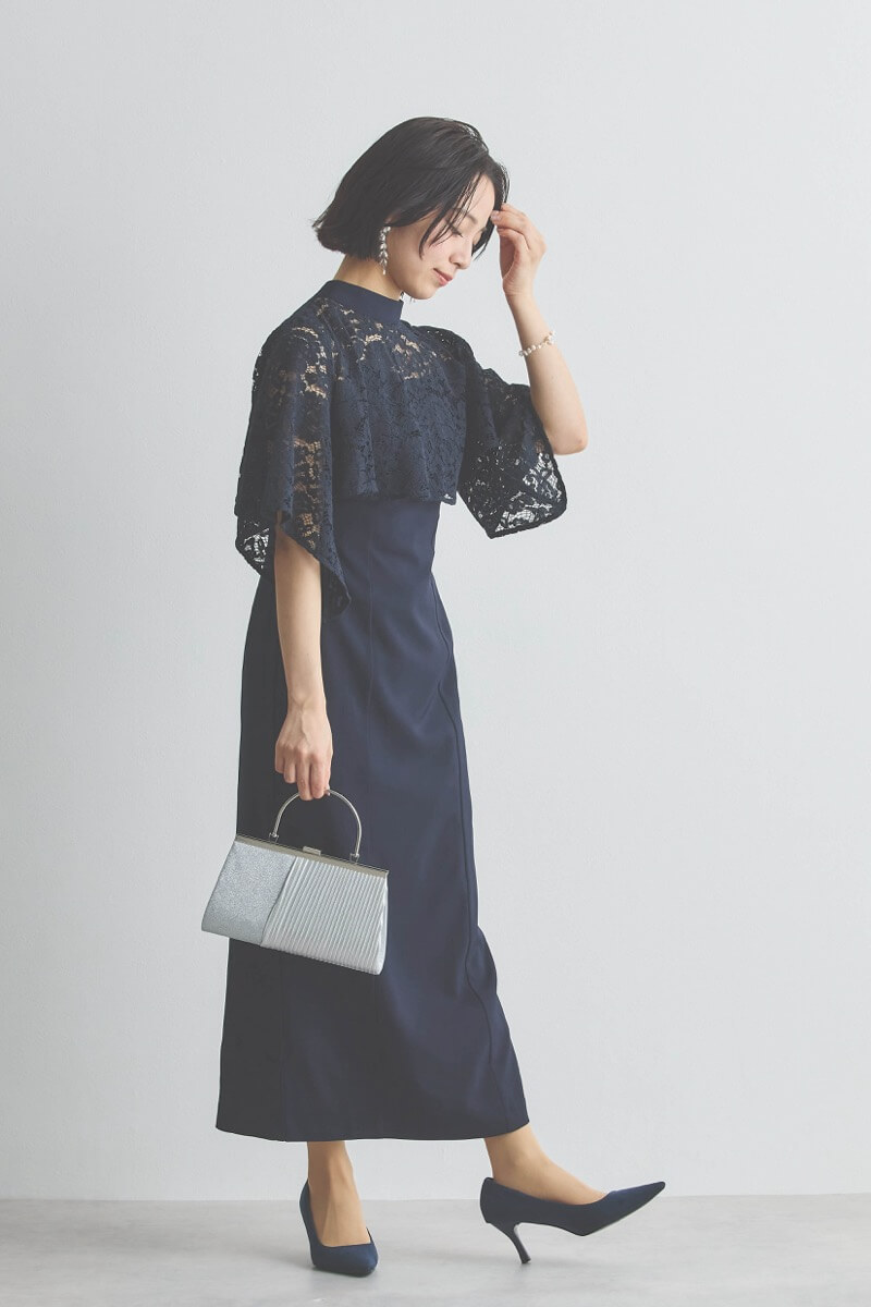 ネイビーのレーストップス付きIラインドレス