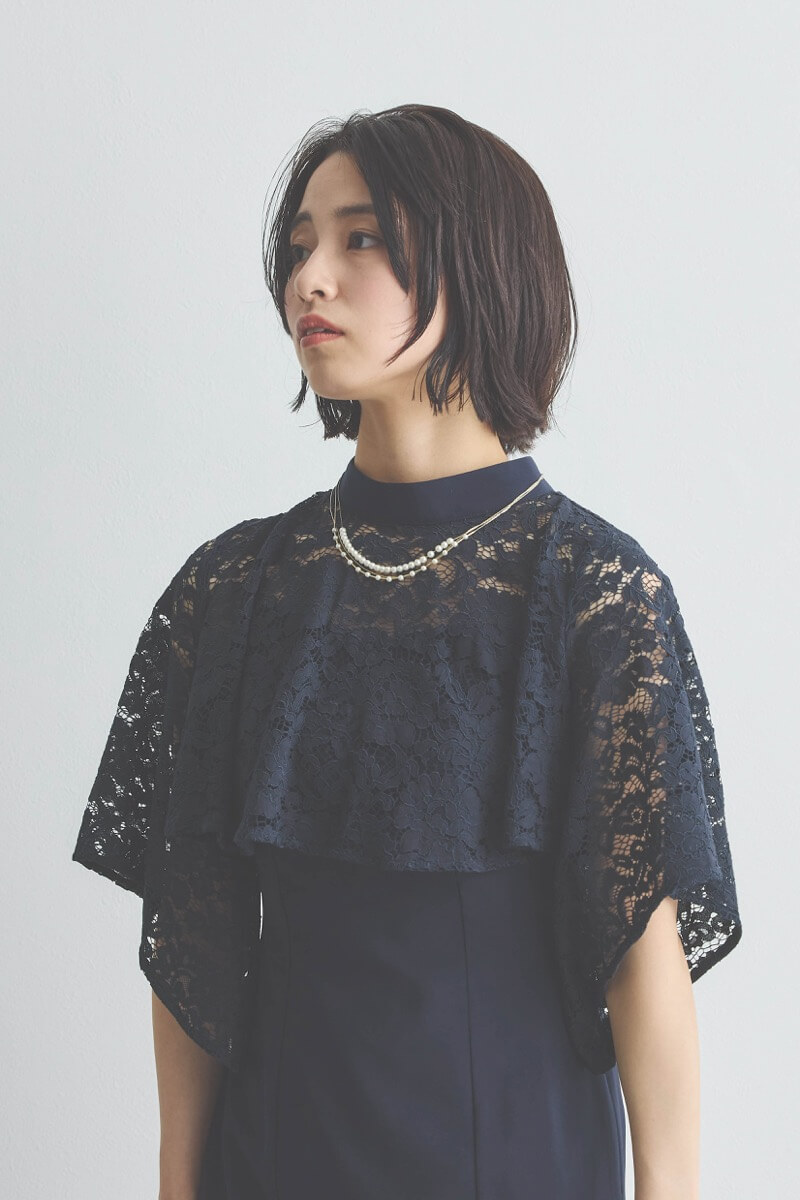 ネイビーのレーストップス付きIラインドレス