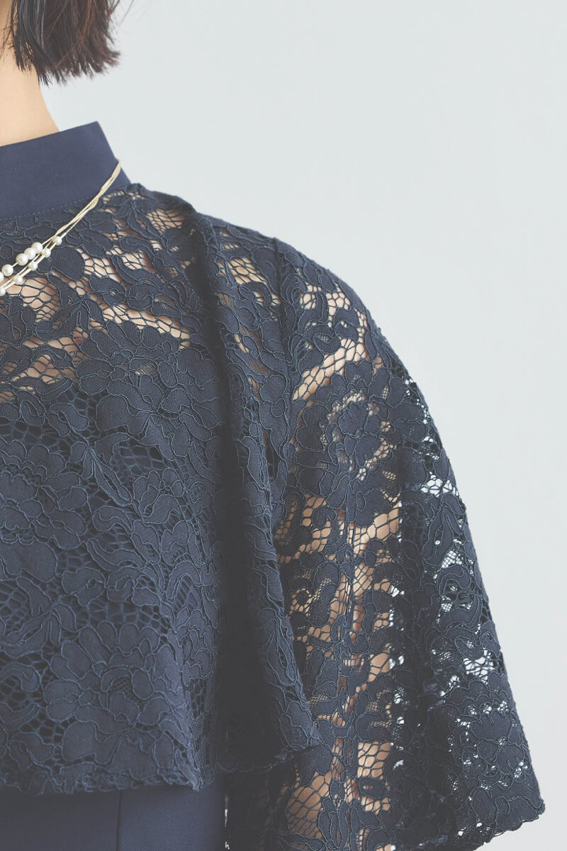 ネイビーのレーストップス付きIラインドレス