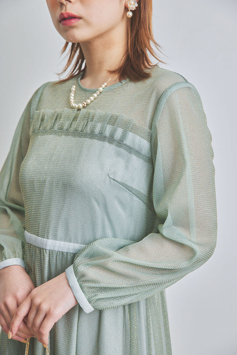 ライトグリーンのフロントフリルチュールドレス