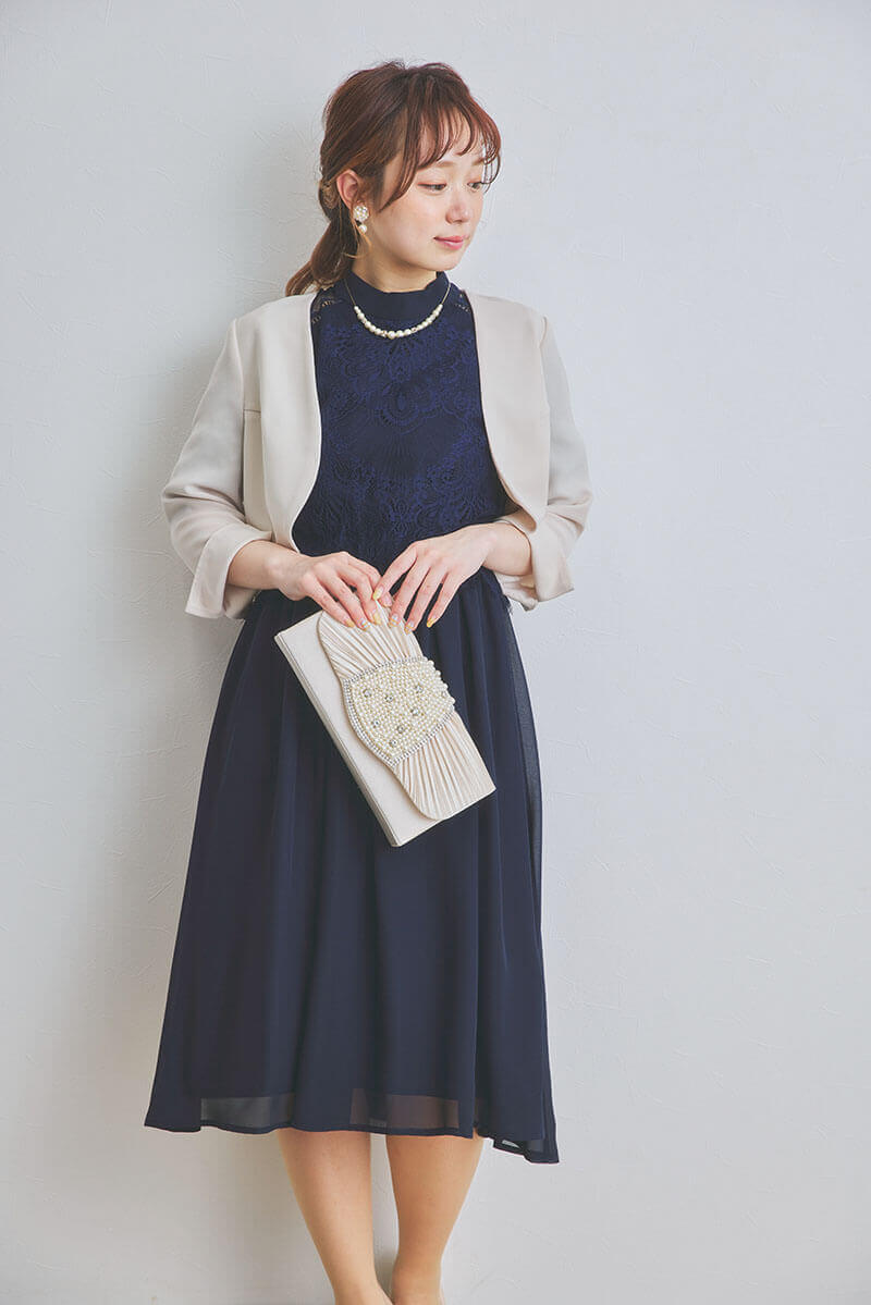 ネイビーのボトルネックフレアドレス