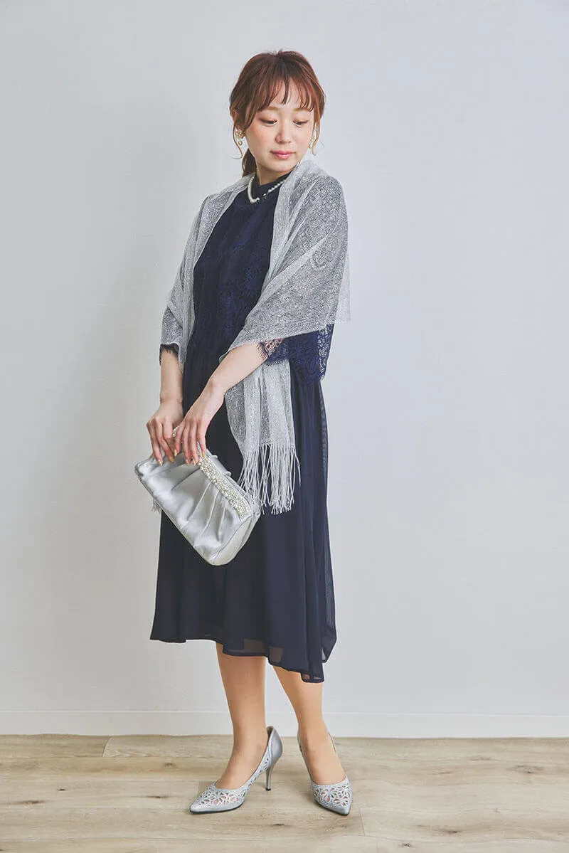 ネイビーのボトルネックフレアドレス