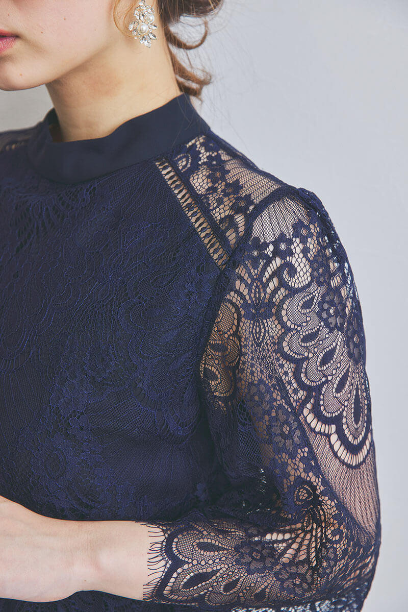 ネイビーのボトルネックフレアドレス