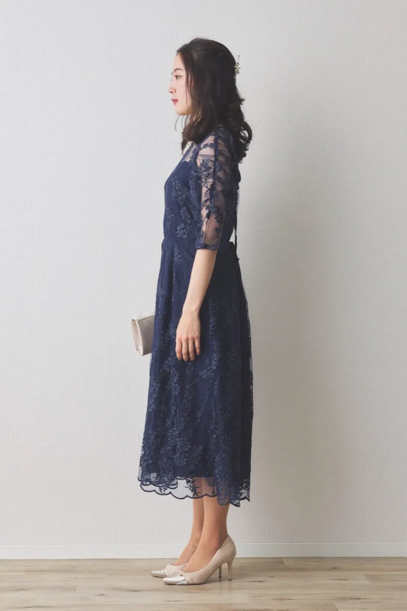 ネイビーの花柄刺繍ミディ丈ドレス