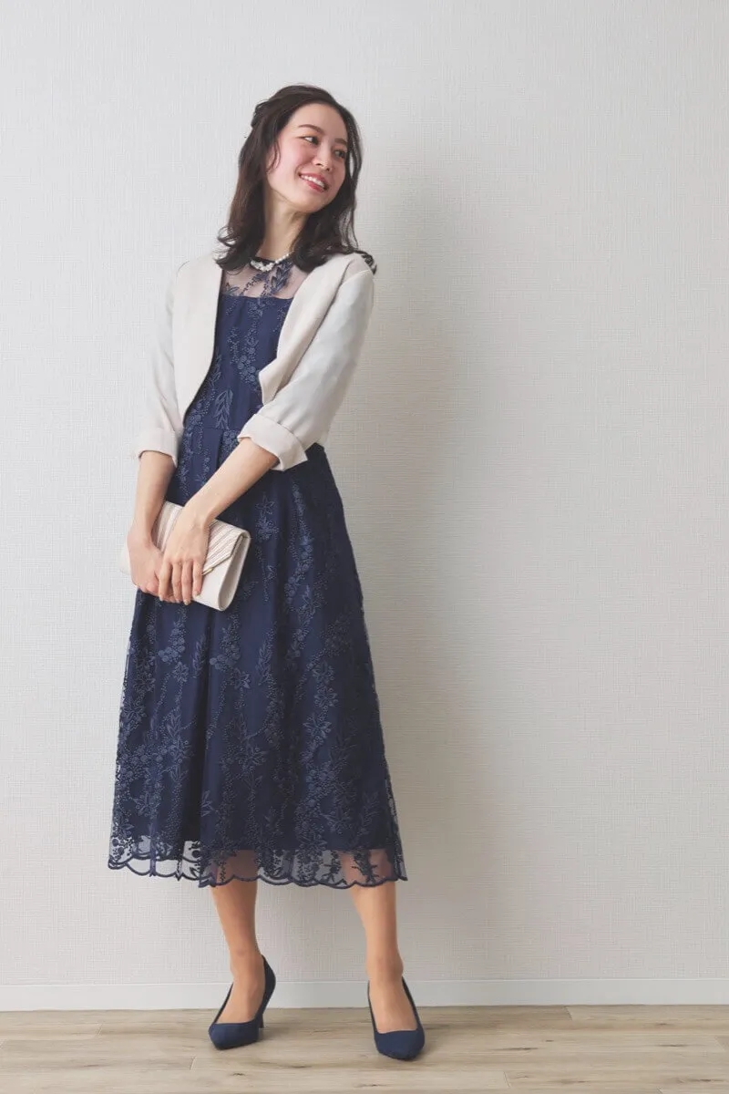 ネイビーの花柄刺繍ミディ丈ドレス