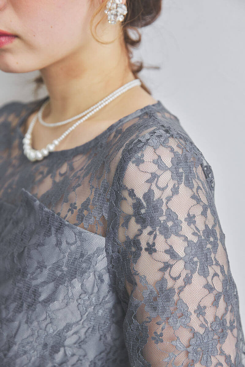 ブルーグレーの総レースフィッシュテールドレス