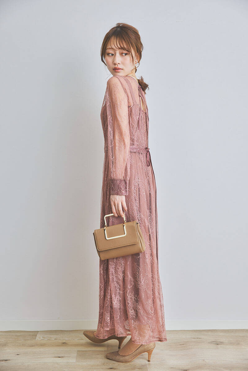 オールドローズのロングレースガウンドレス