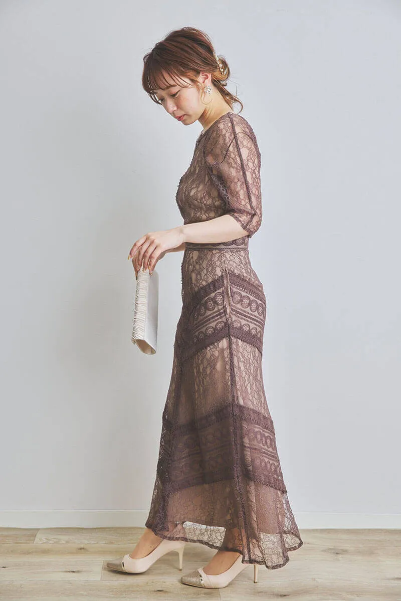 ブラウンのショルダーギャザーレースマキシドレス