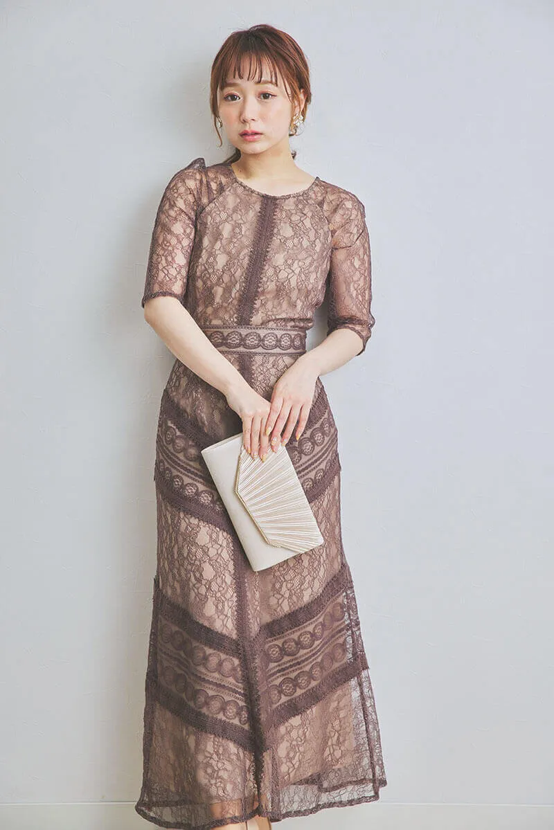 ブラウンのショルダーギャザーレースマキシドレス