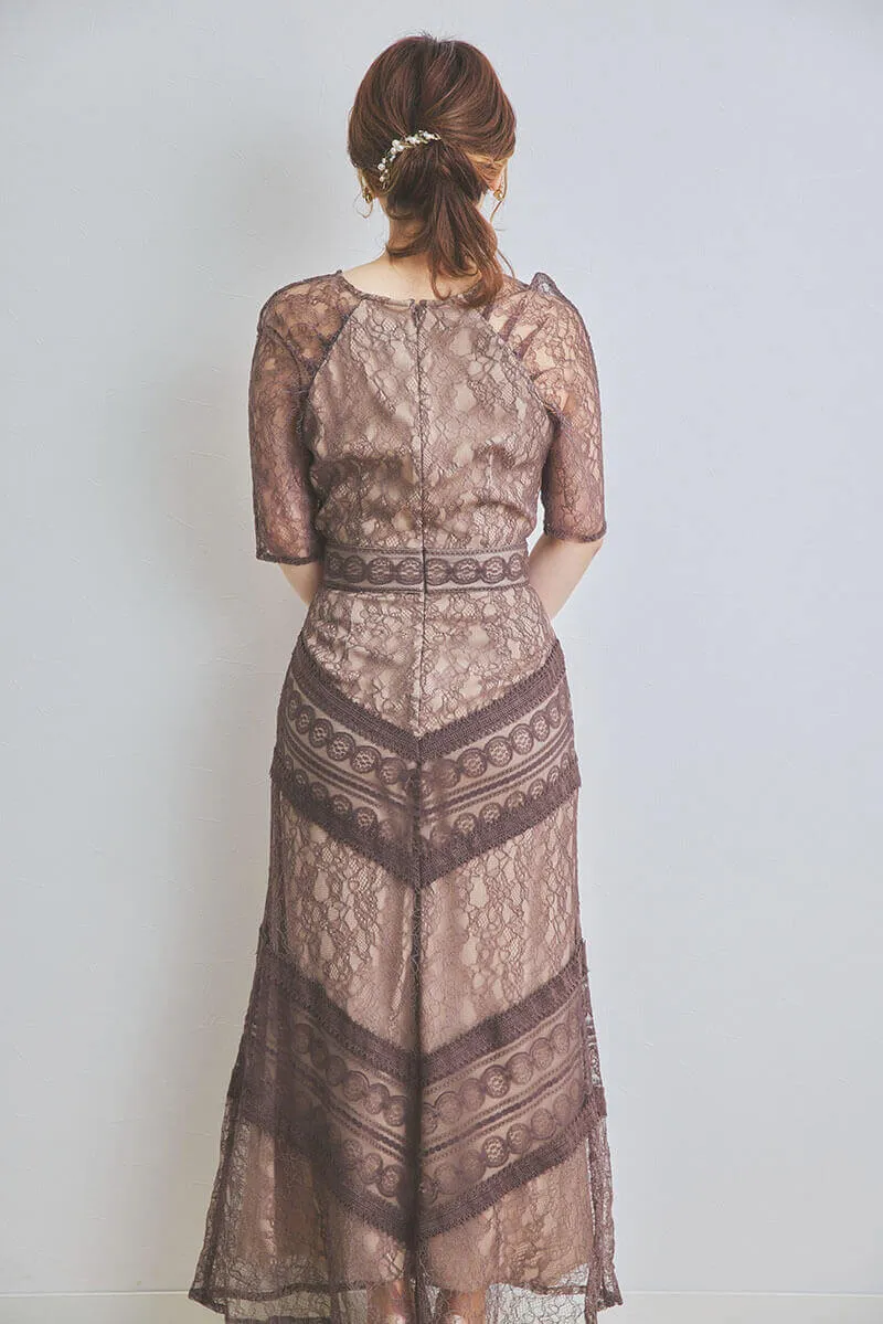 ブラウンのショルダーギャザーレースマキシドレス