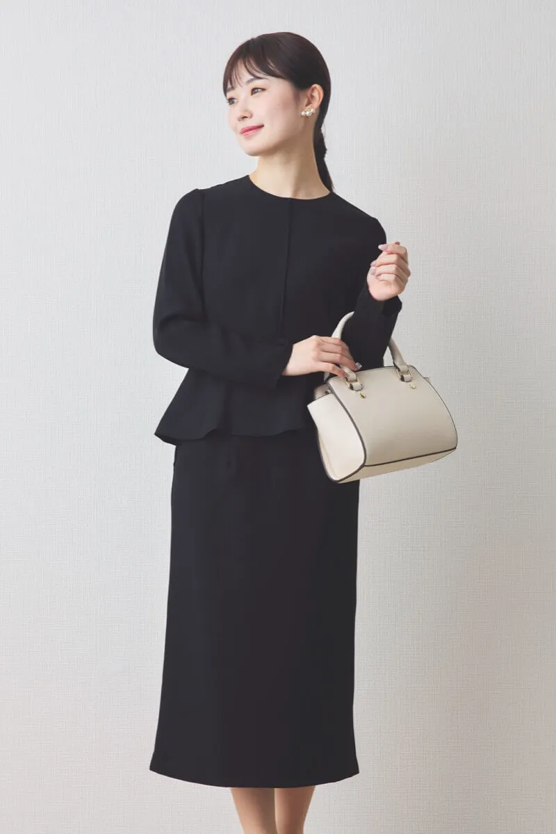 ブラックのペプラムタイトセレモニースーツセット