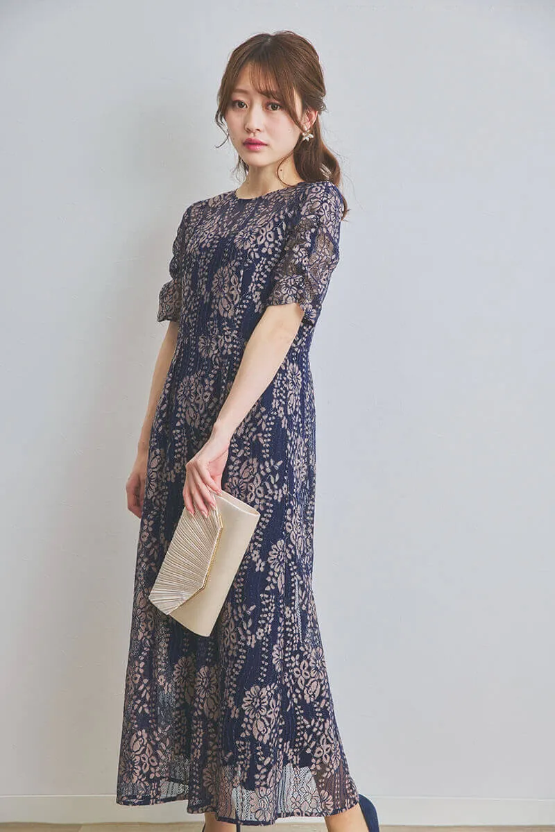 ネイビーの配色レースエプロンドレス