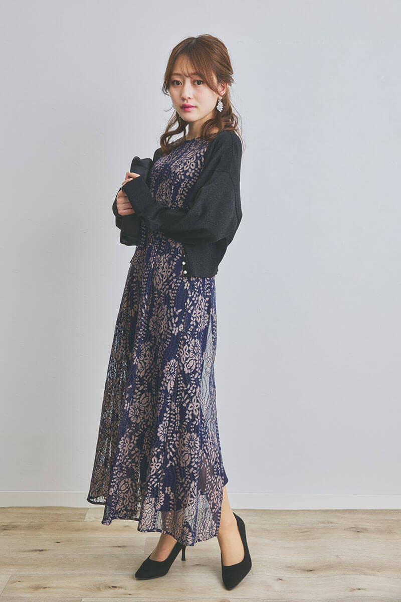 ネイビーの配色レースエプロンドレス