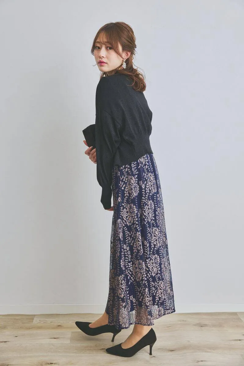 ネイビーの配色レースエプロンドレス