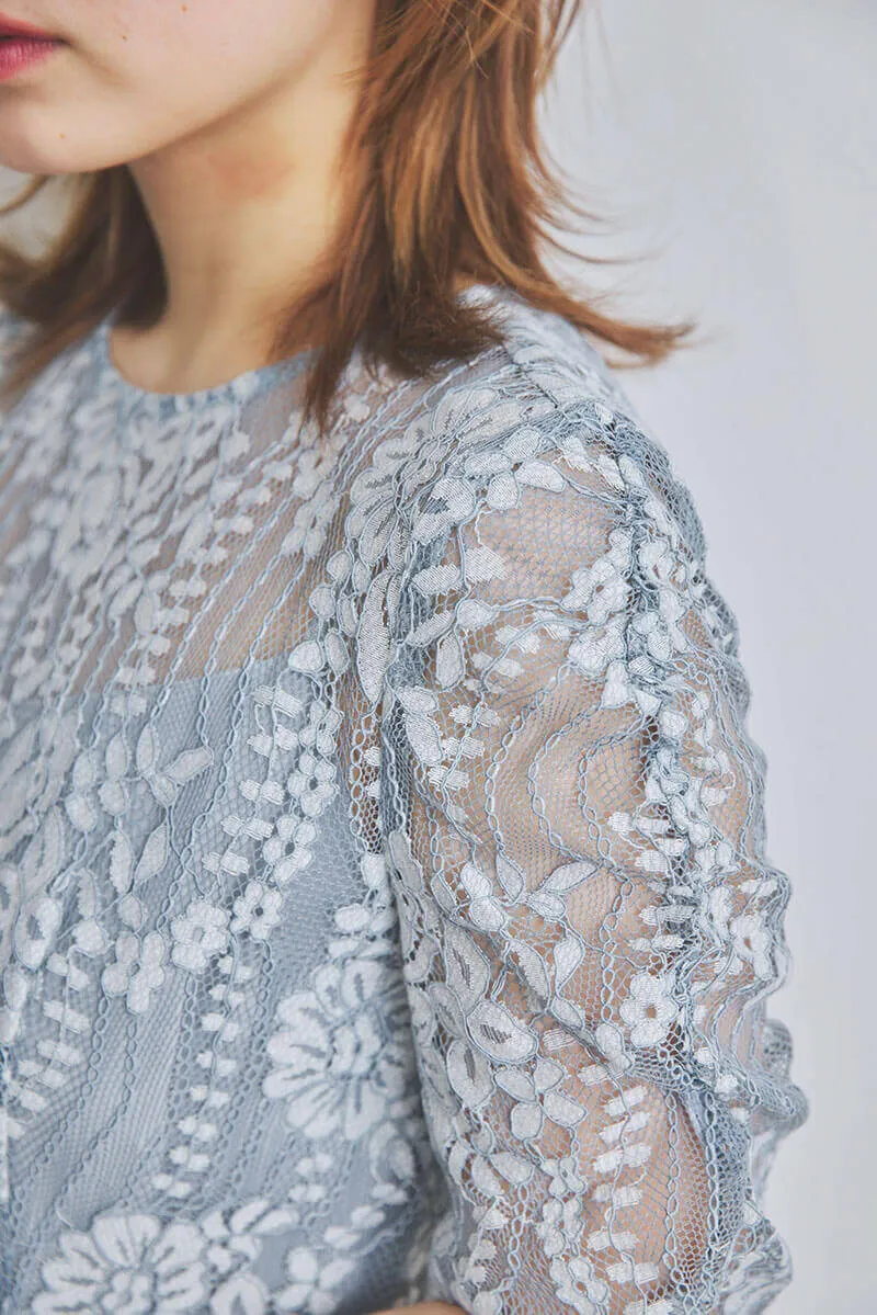 ミントグレーの配色レースエプロンドレス