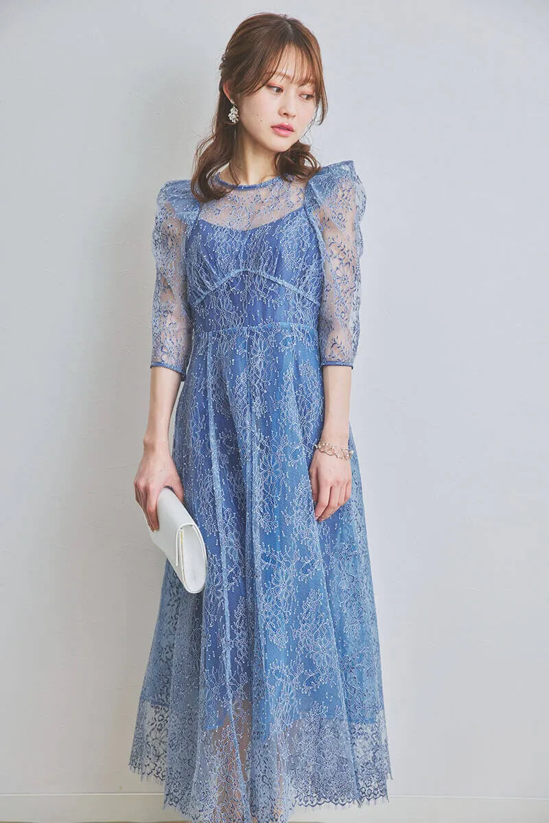 ブルーのフィットアンドフレアレースドレス