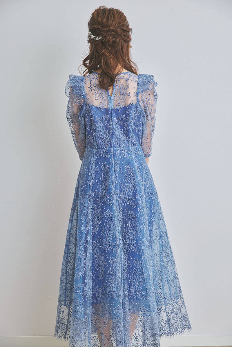 ブルーのフィットアンドフレアレースドレス
