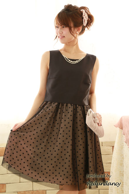 ブラック×ピンクのドットチュールスカートドレス
