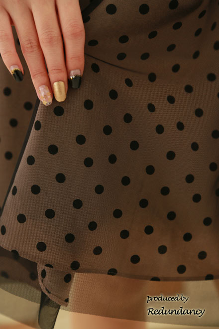 ブラック×ピンクのドットチュールスカートドレス