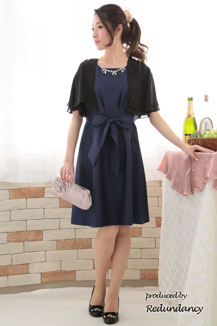 ネイビーのウエストリボンフレアドレス