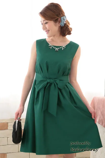 グリーンのウエストリボンフレアドレス