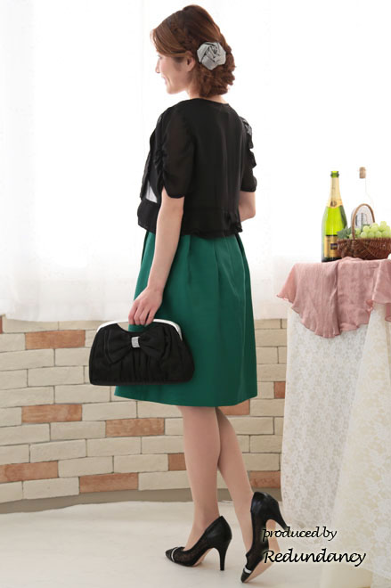 グリーンのウエストリボンフレアドレス