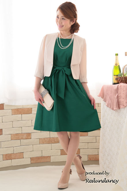 グリーンのウエストリボンフレアドレス